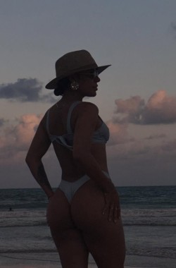 Sophia Lins - Acompanhante Tops de Maceió Sophia Lins - Acompanhante Maceió